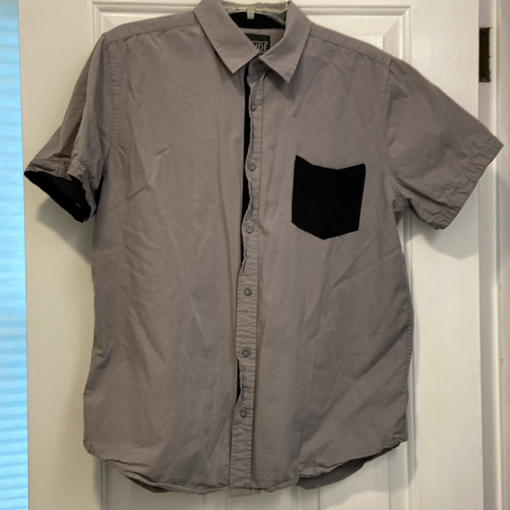 Men’s size large Rude short sleeve button down shirt gray and black